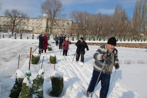 Жители Саратовского дома-интерната приняли участие в лыжном забеге