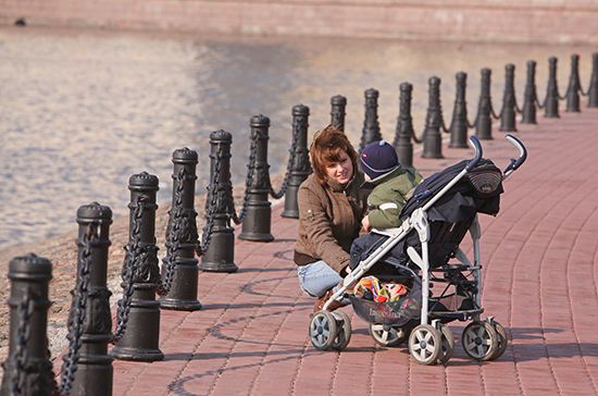 Максимальный размер пособия по уходу за ребенком до 1,5 лет вырастет до 322 тысяч рублей