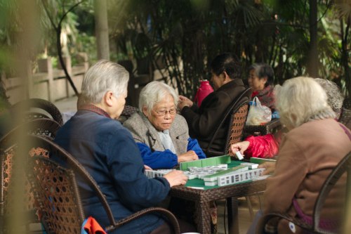 Власти Поднебесной планируют меры по борьбе со старением населения