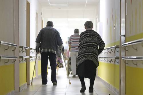 Главу департамента соцзащиты Смоленской области уволили за очаги коронавируса в интернатах 