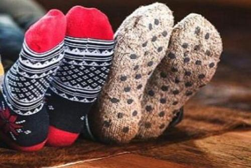 Ученые из Британии предлагают людям с деменцией носить «умные носки»