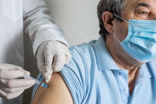 Что нужно знать о вакцинации от коронавируса людям старше 60 лет